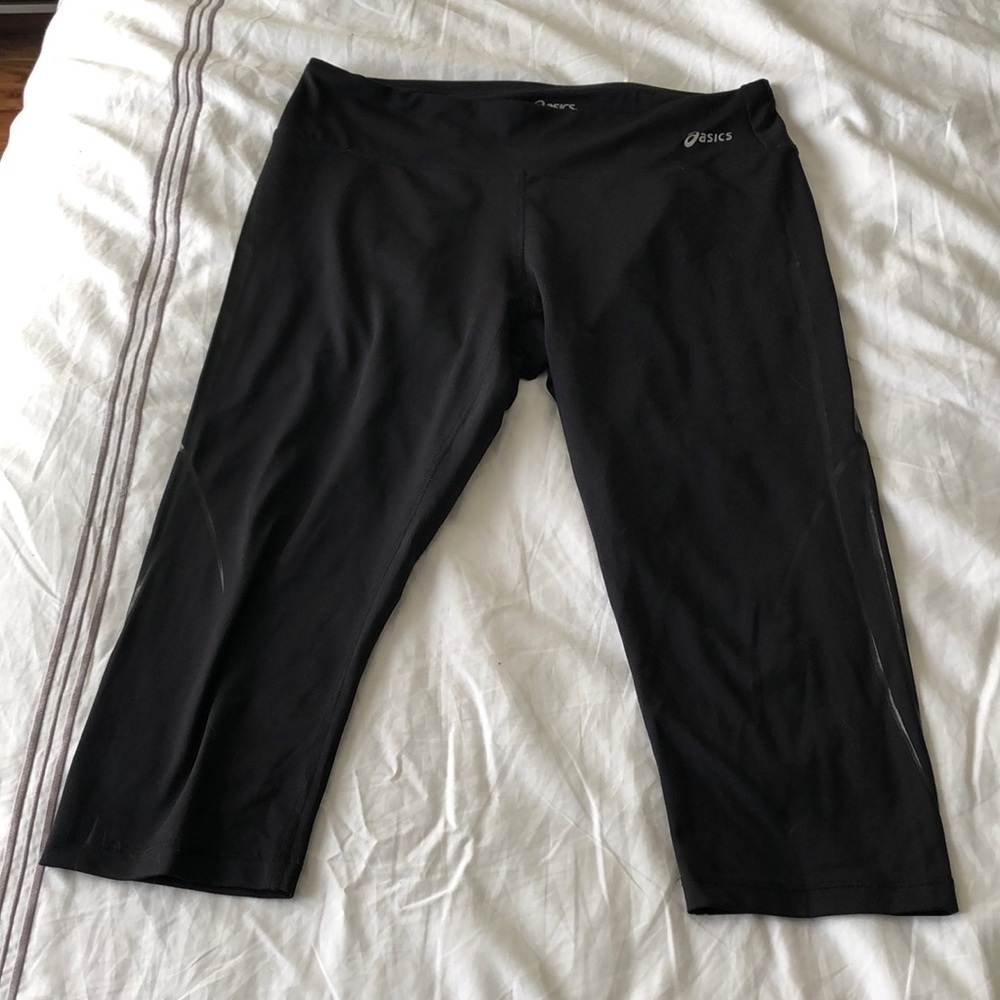 🌼 Black Cropped ASICS Leggings
